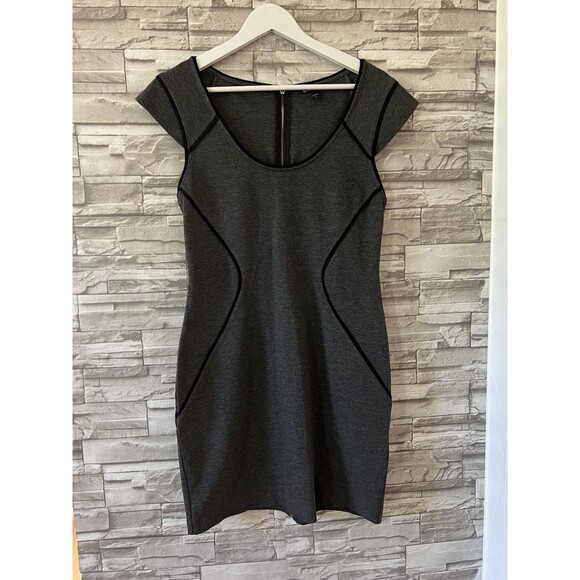 Express Bodycon Cap Sleeve Scoop Neck Mini Dress Solid Gray Sz 10 Black Piping - Picture 1 of 10